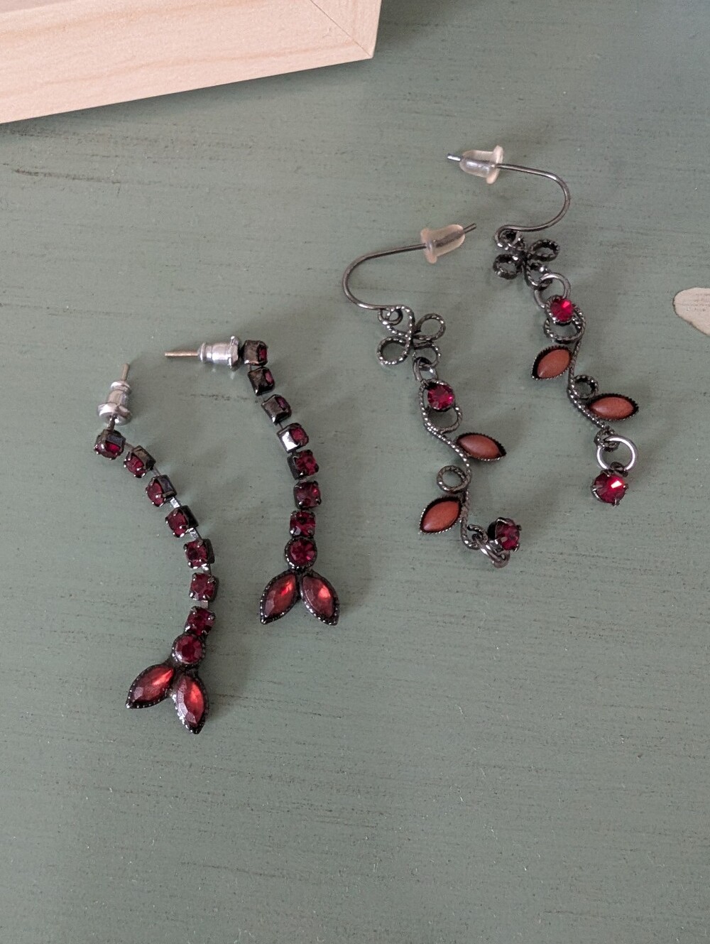 Elegant Vintage Dark Red Dangle Earrings - Picture 2 of 6